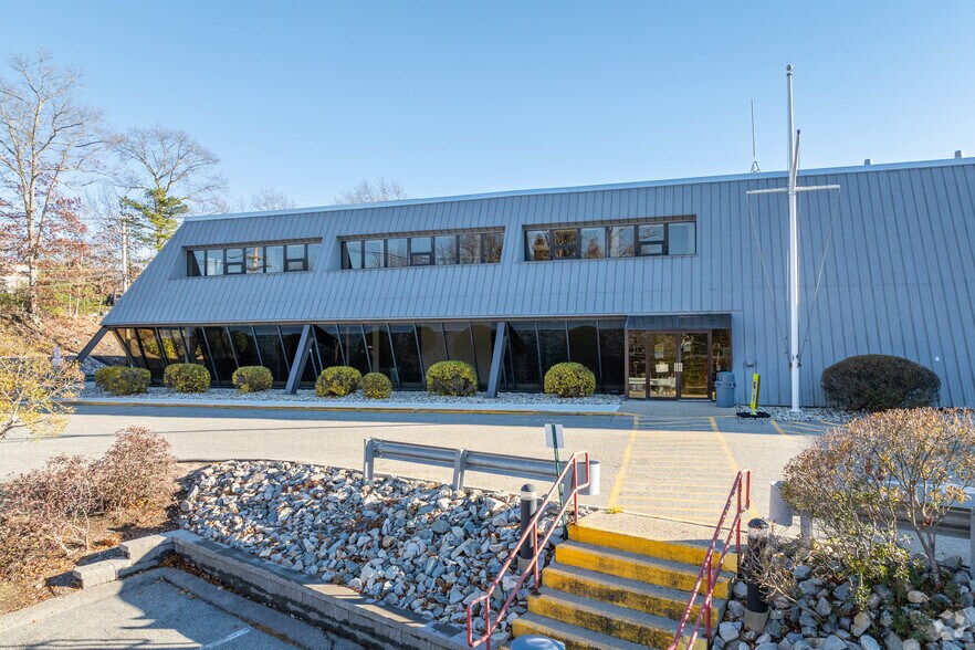 10 Thurber Blvd, Smithfield, RI for sale - Primary Photo - Image 1 of 1