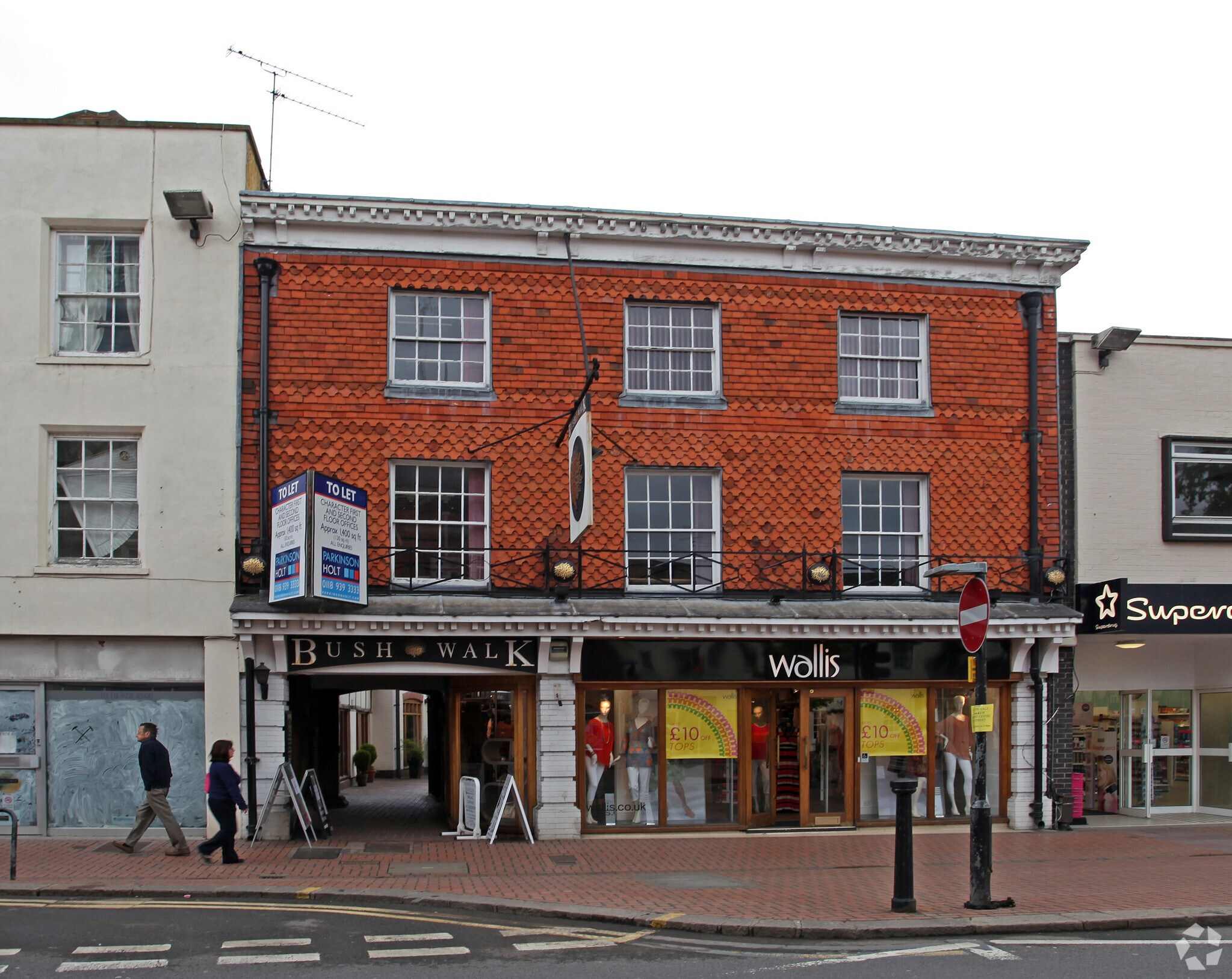 1-4 Bush Walk, Wokingham for sale Primary Photo- Image 1 of 1