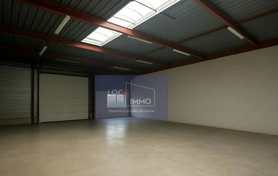 Flex in Mérignac for lease - Interior Photo - Image 2 of 7