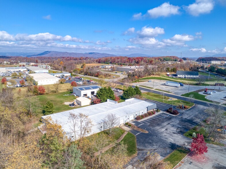 105 Industrial Dr, Christiansburg, VA for lease - Building Photo - Image 3 of 16