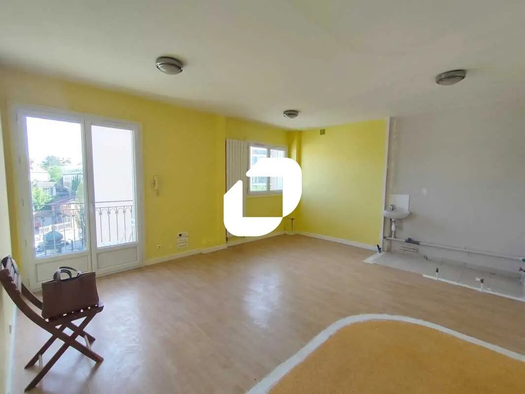 Office in Le Chesnay-Rocquencourt for sale Building Photo- Image 1 of 13