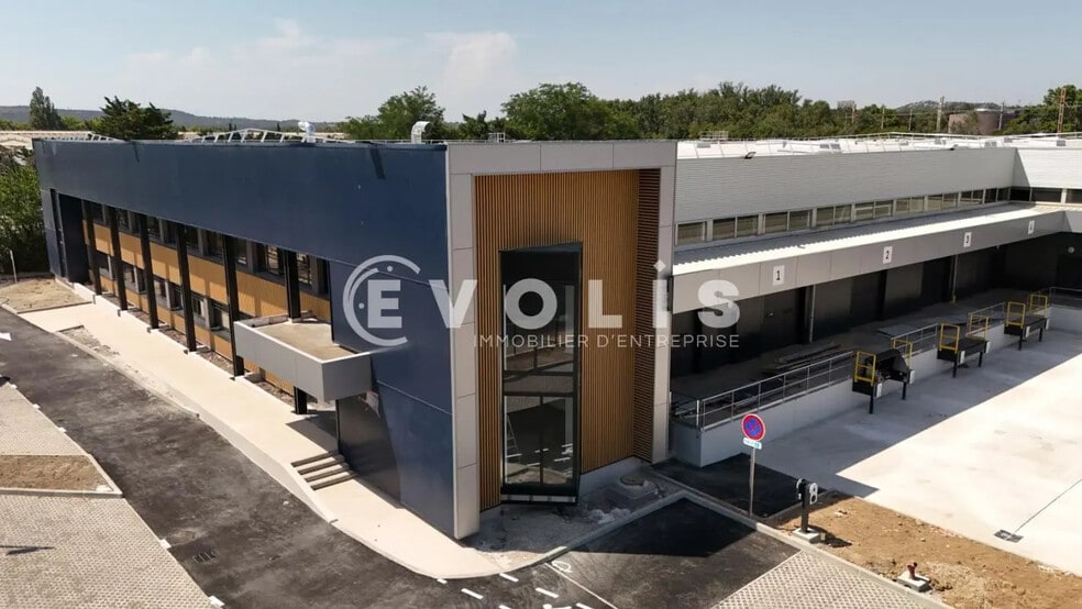 Flex in Avignon for lease - Building Photo - Image 3 of 10