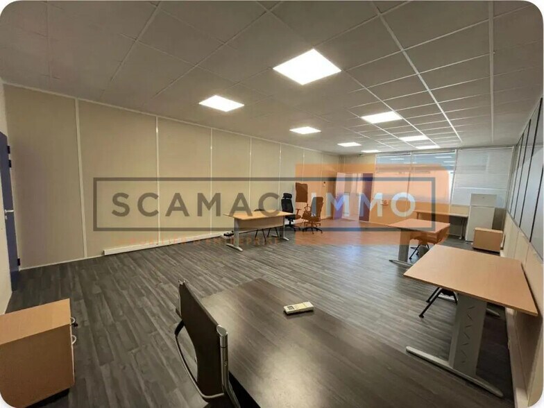 Office in Fréjus for lease - Interior Photo - Image 2 of 4