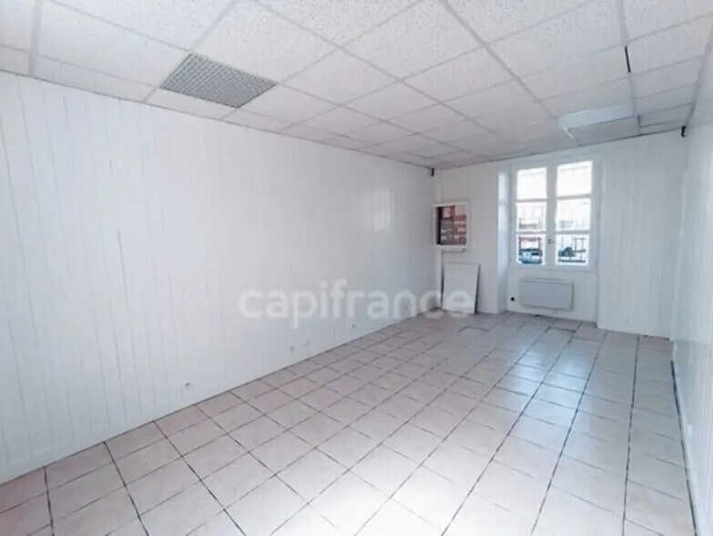 Flex in Longjumeau for sale - Building Photo - Image 1 of 4