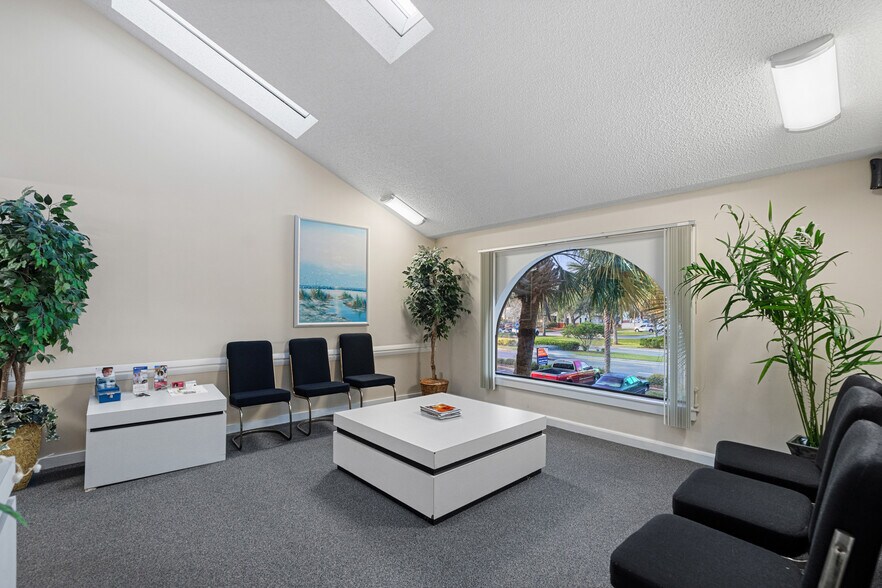 1635 S Ridgewood Ave, Daytona Beach, FL for lease - Building Photo - Image 3 of 17