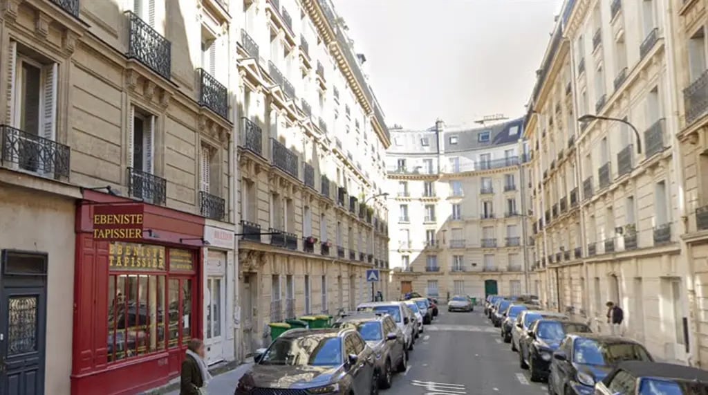 Retail in Paris for lease Building Photo- Image 1 of 3