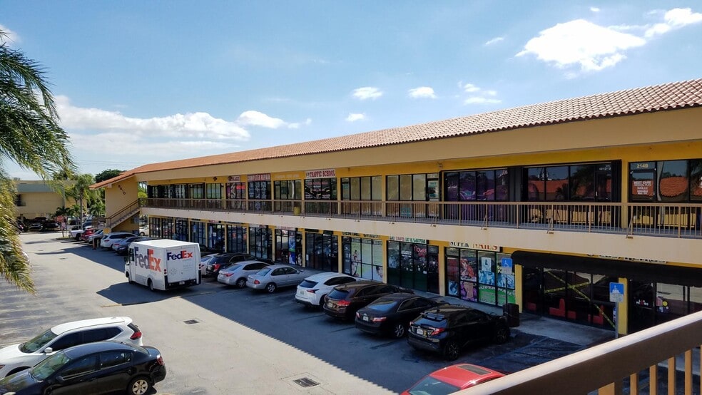 8400-8420 W Flagler St, Miami, FL for lease - Building Photo - Image 3 of 4