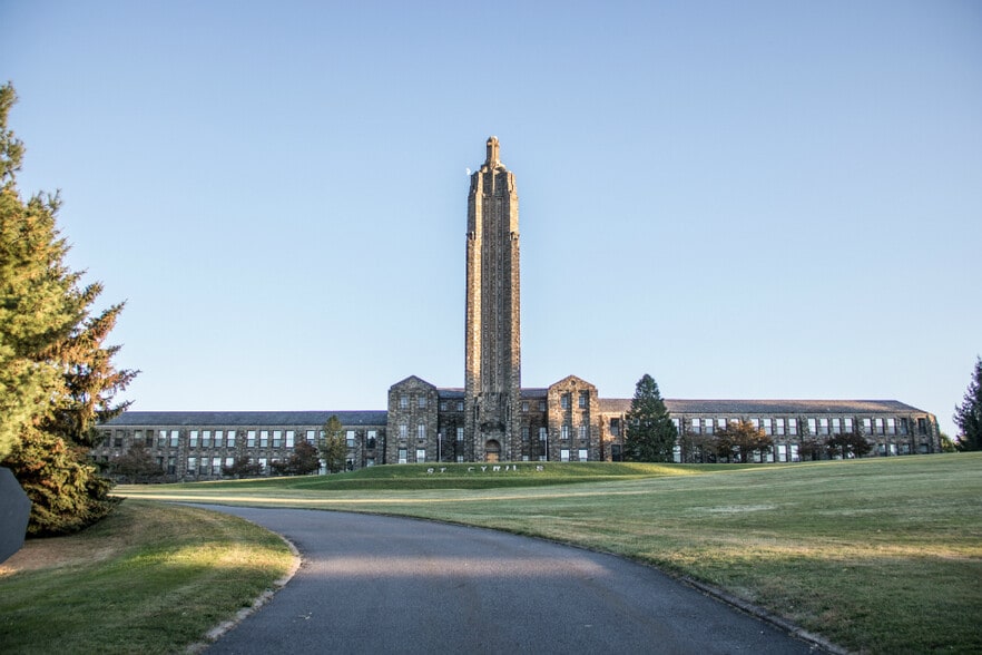 1002 Railroad St, Danville, PA for sale - Building Photo - Image 3 of 11