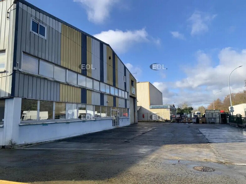 Industrial in Villeneuve-la-Garenne for lease - Building Photo - Image 2 of 11