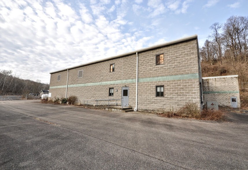 1200 Mingo Creek Rd, Finleyville, PA 15332
