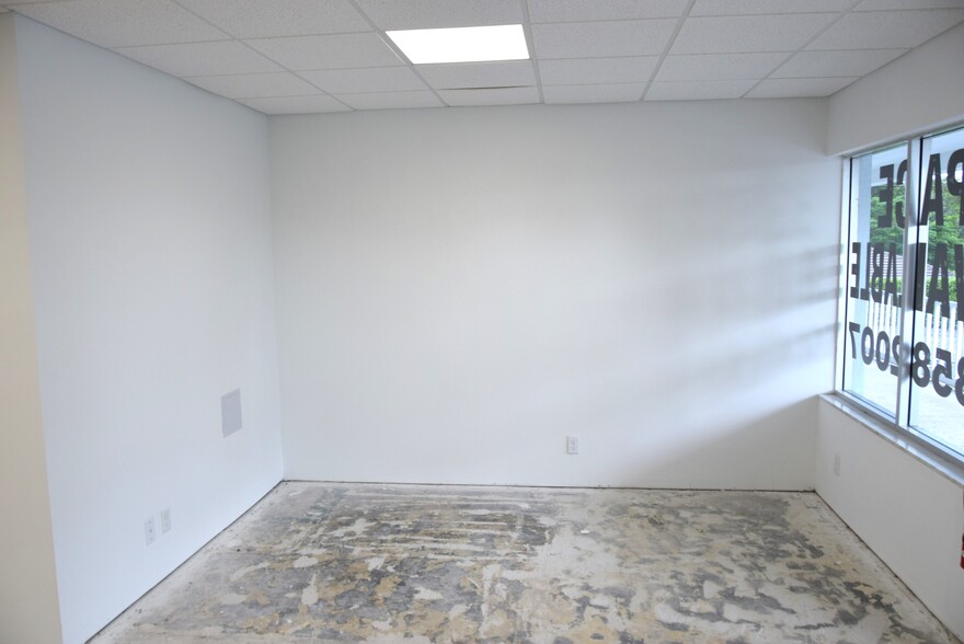 700 US Highway 1, North Palm Beach, FL for lease - Interior Photo - Image 3 of 4