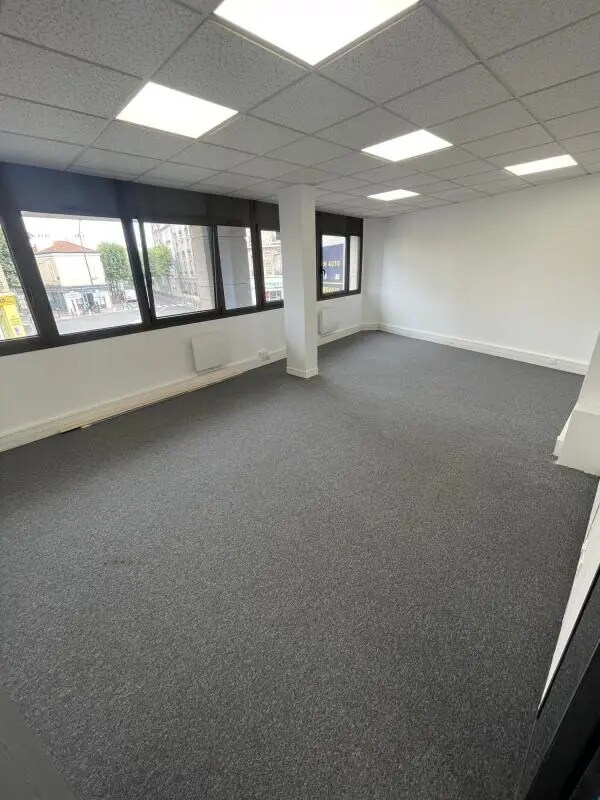 Office in Courbevoie for sale Building Photo- Image 1 of 10