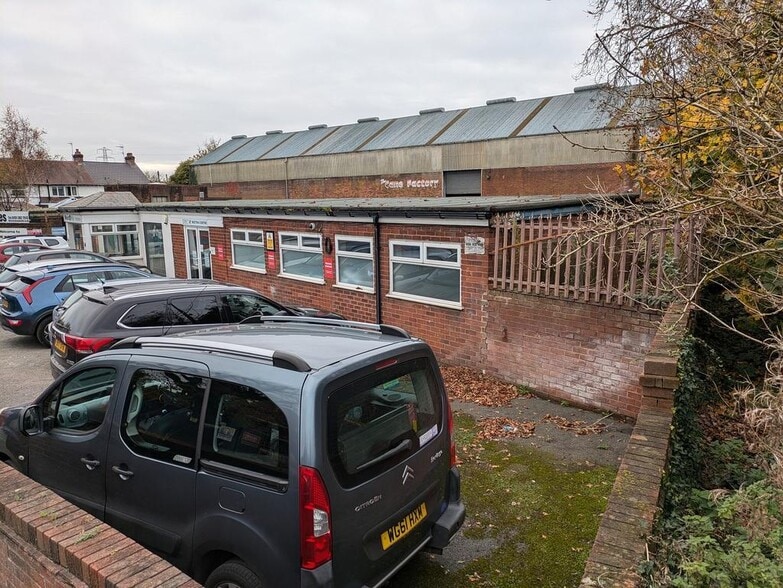 Hooton Rd, Ellesmere Port for sale - Building Photo - Image 2 of 6