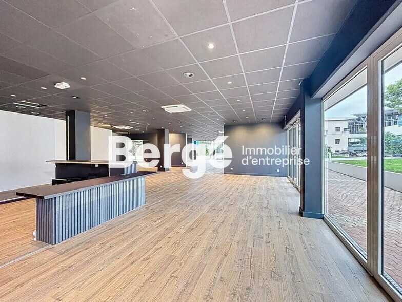 Retail in Saint-Laurent-du-Var for lease - Interior Photo - Image 1 of 19