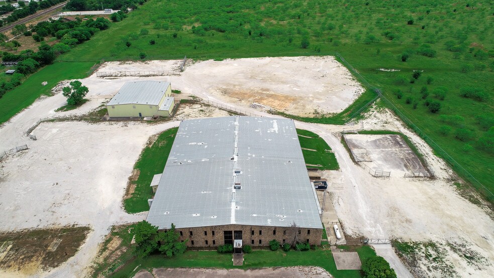 423 W Vaughn Rd, Cleburne, TX for sale - Building Photo - Image 1 of 1