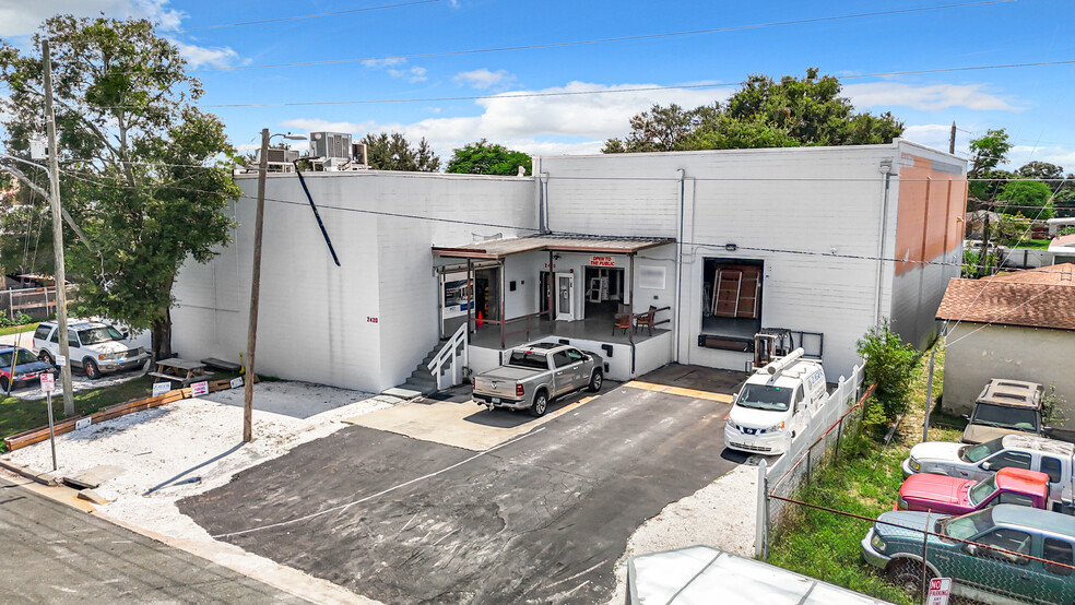 2420 N 20th Ave, Saint Petersburg, FL for lease - Building Photo - Image 1 of 23