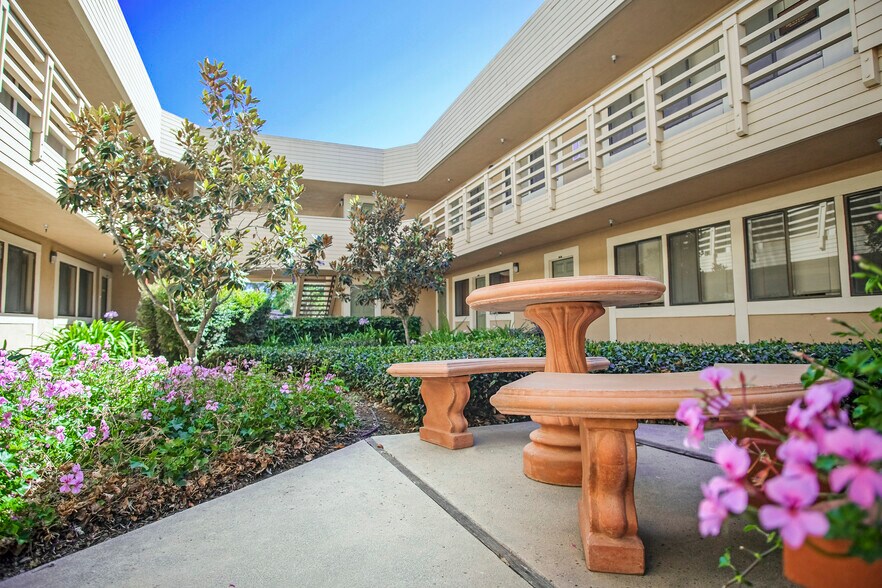 5951 Encina Rd, Goleta, CA 93117 CourtyardFacing Office Space Near