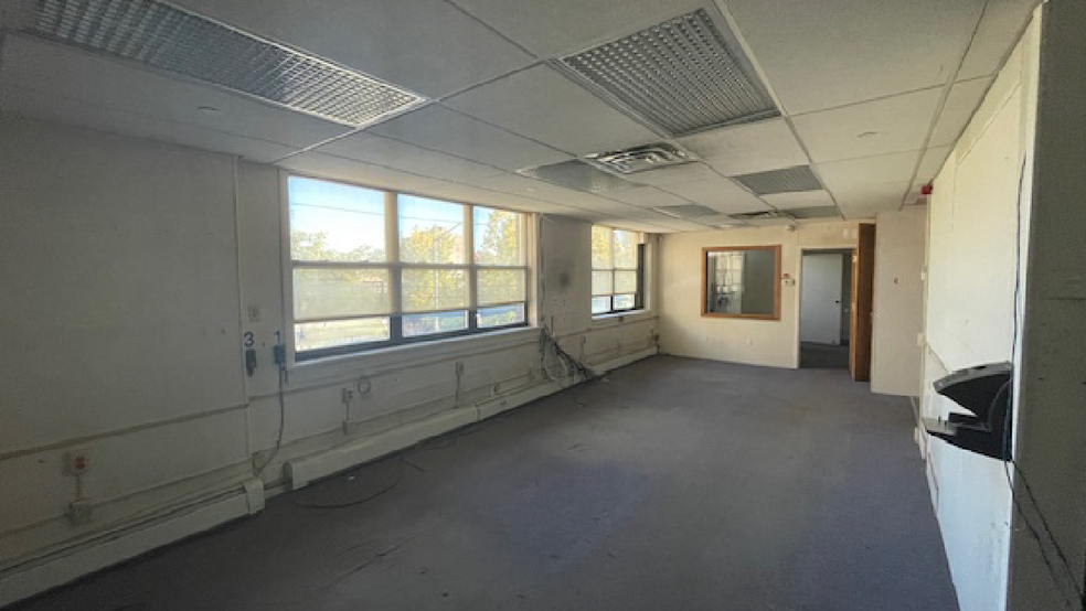 5-16 47th Ave, Long Island City, NY for lease - Building Photo - Image 2 of 3