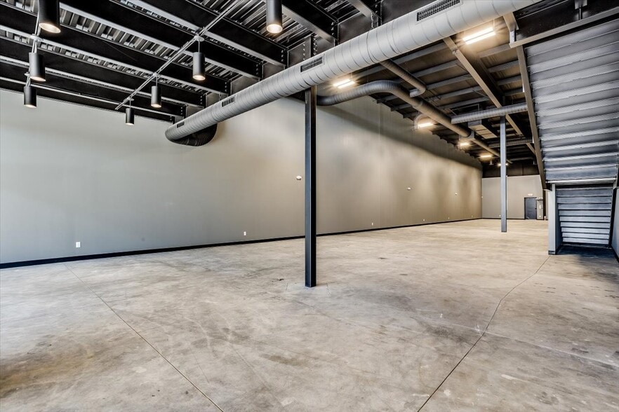 4078 N Hoover Ct, Wichita, KS for lease - Interior Photo - Image 3 of 26