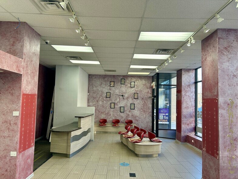 6814 N Sheridan Rd, Chicago, IL for lease - Interior Photo - Image 3 of 5