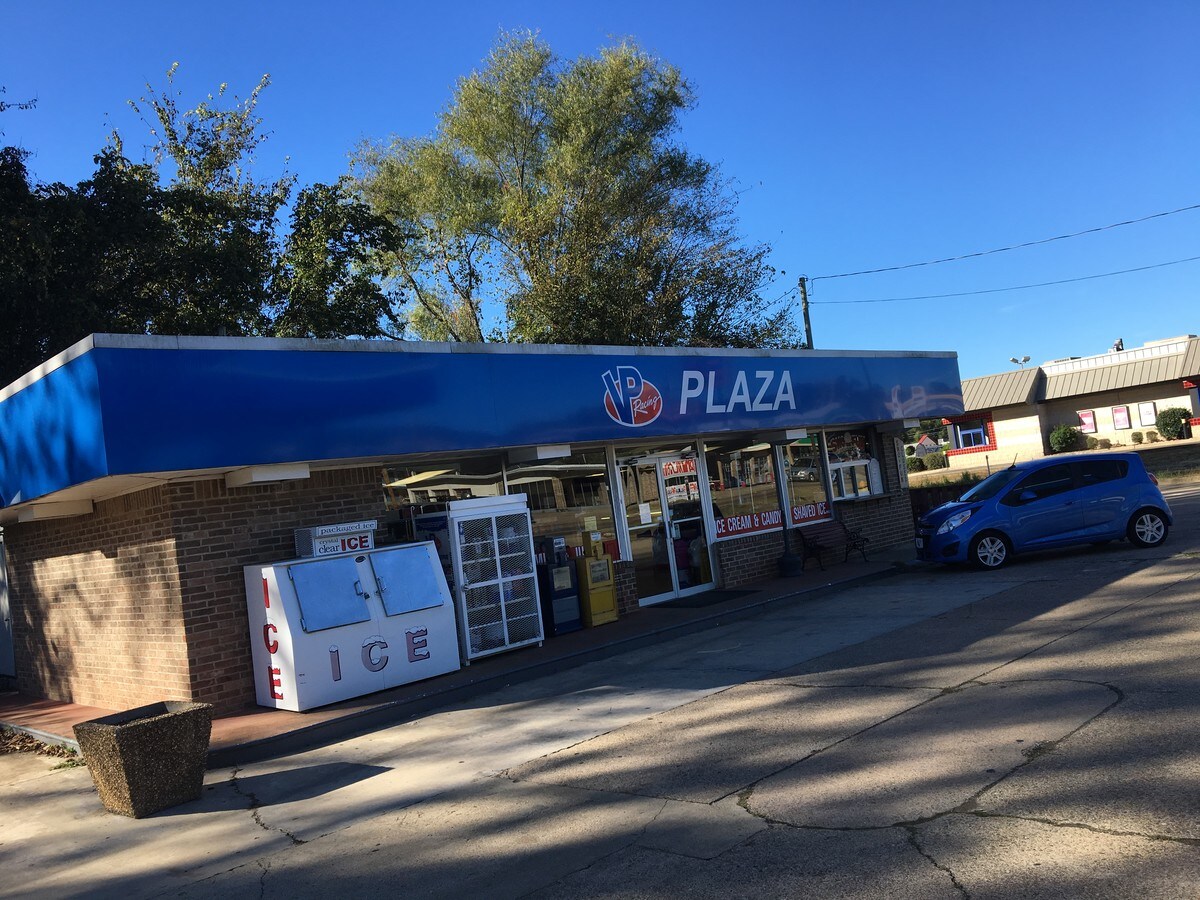 816 E Collin Raye Dr, De Queen, AR 71832