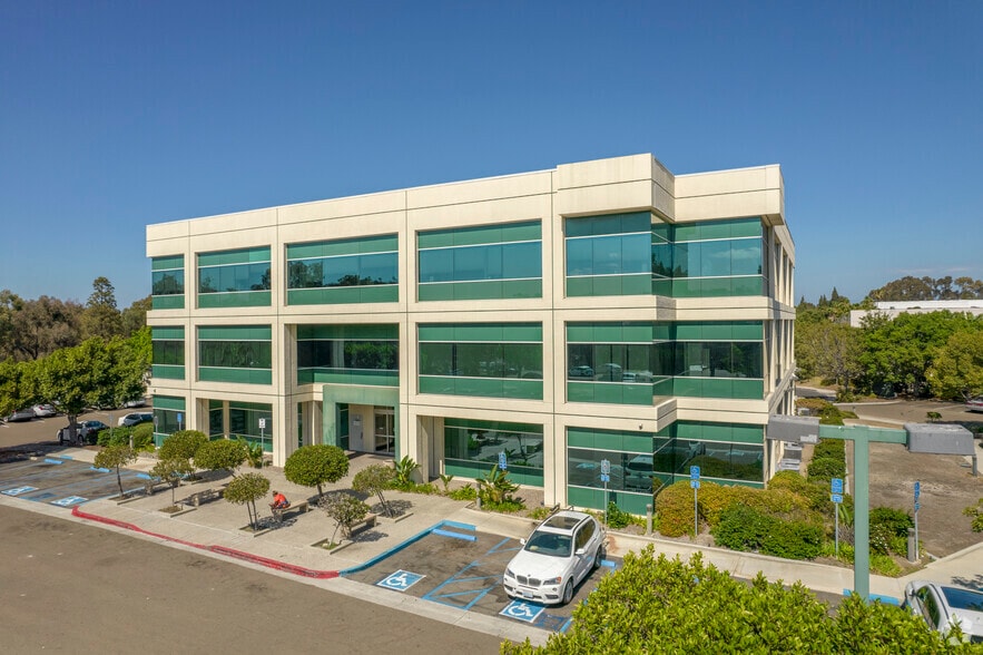 995 Gateway Center Way, San Diego, CA for lease - Building Photo - Image 2 of 6