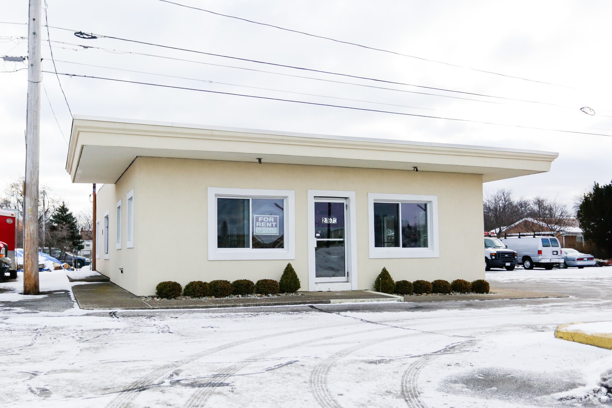 21571 W 215th St, Fairview Park, OH for sale Primary Photo- Image 1 of 1