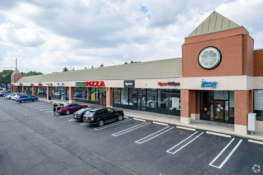 556 N State Route 17, Paramus, NJ for lease - Building Photo - Image 2 of 4