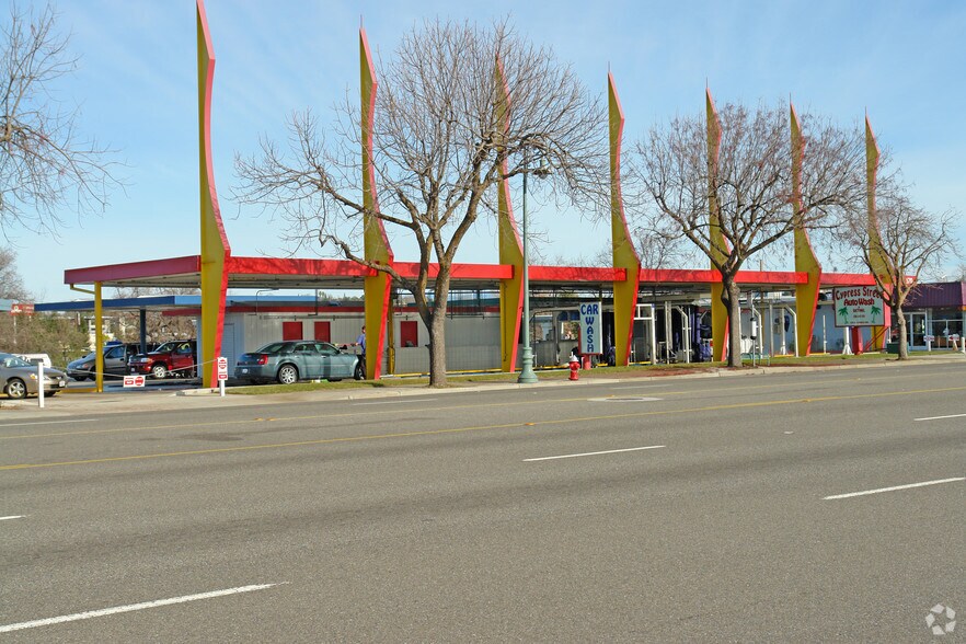 570 Cypress Ave, Redding, CA for sale - Primary Photo - Image 1 of 1