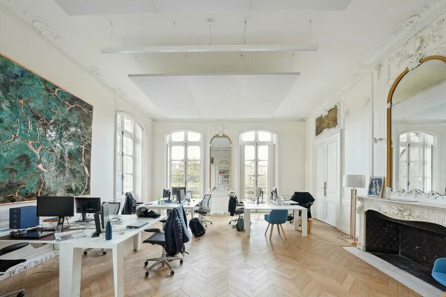 Office in Paris for lease - Interior Photo - Image 1 of 8