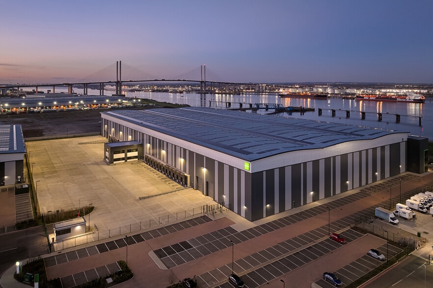 Clipper Blvd, Dartford for lease - Building Photo - Image 1 of 4