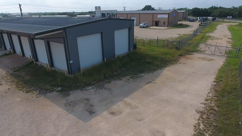 371 Corgey Rd, Pleasanton, TX for lease - Commercial Listing Video - Image 3 of 18