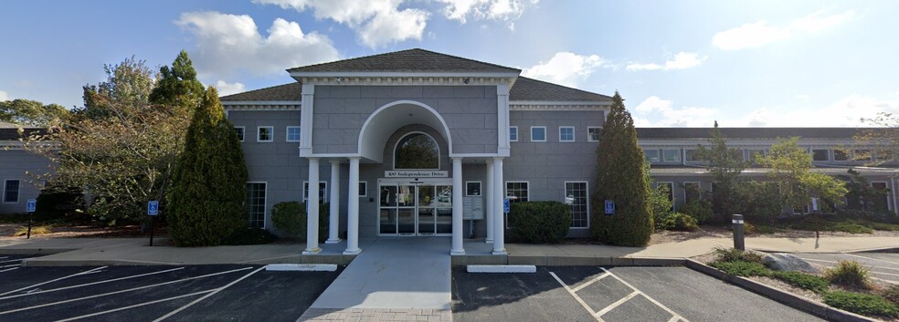 100 Independence Dr, Hyannis, MA for lease - Building Photo - Image 1 of 4