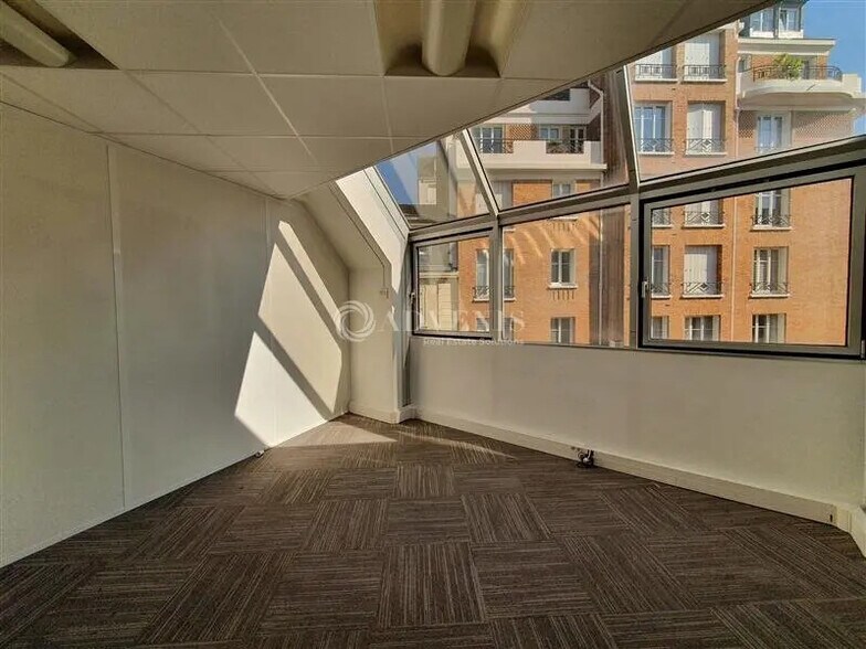 Office in Boulogne-Billancourt for lease - Building Photo - Image 3 of 9