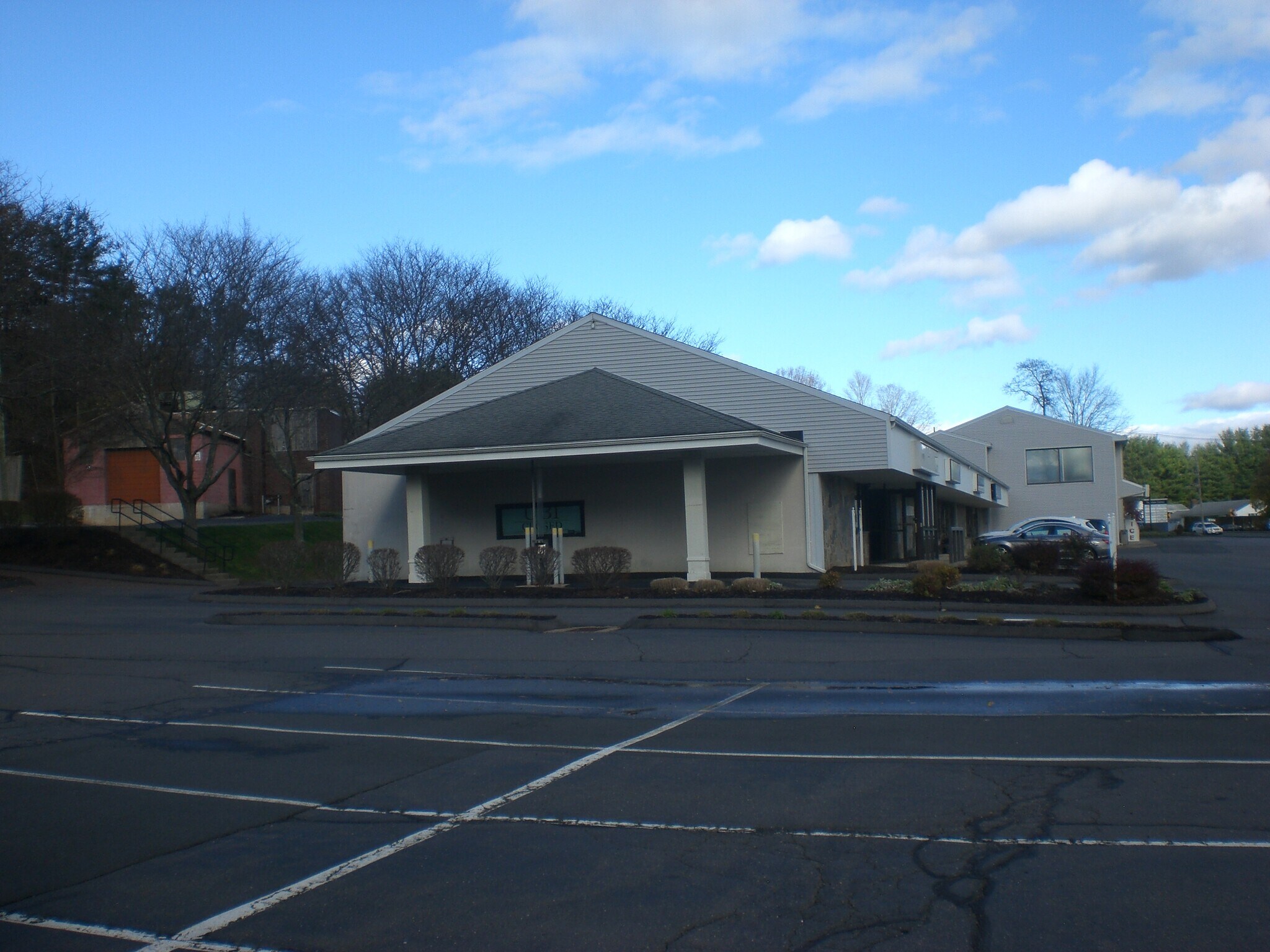 45 Chamberlain Hwy, Berlin, CT 06037 1060 Chamberlain Highway