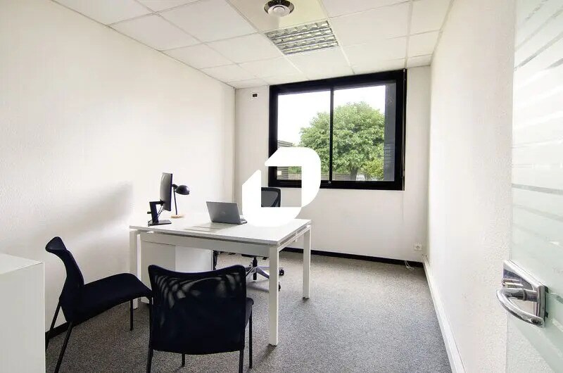 Office in Cenon for lease - Interior Photo - Image 3 of 6