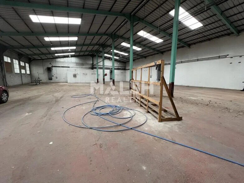 Retail in Lyon for lease - Interior Photo - Image 3 of 4