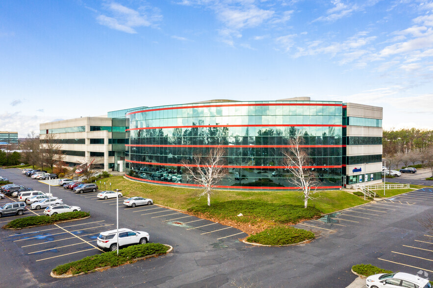 150 Motor Pkwy, Hauppauge, NY for lease - Building Photo - Image 2 of 48