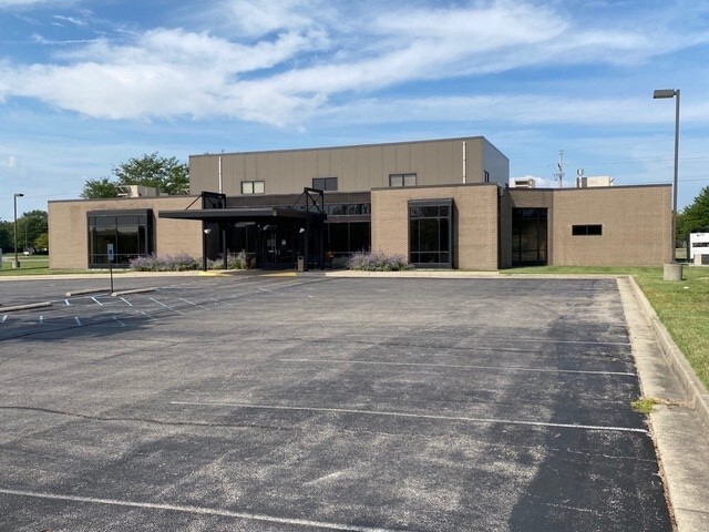 790 Creekview Dr, Columbus, IN for lease - Building Photo - Image 2 of 16