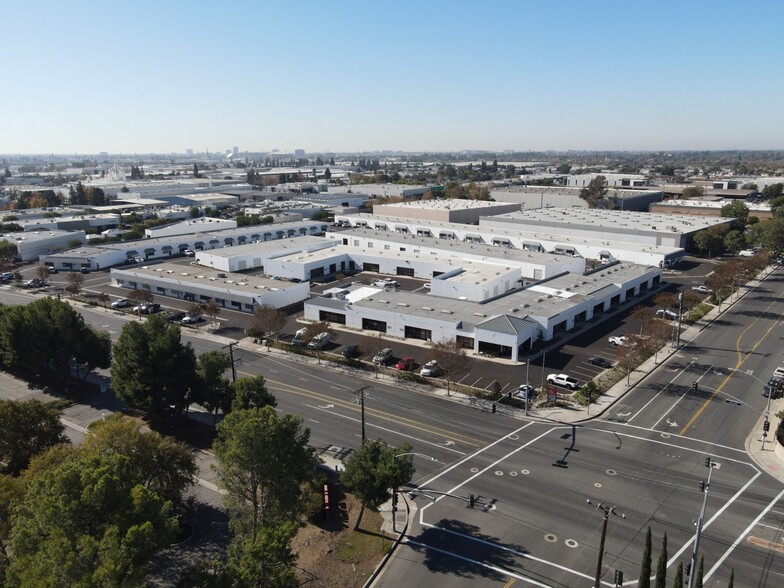 2372 N Glassell St, Orange, CA for lease - Building Photo - Image 1 of 27