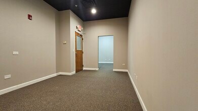 524 W State St, Geneva, IL for lease Interior Photo- Image 1 of 1