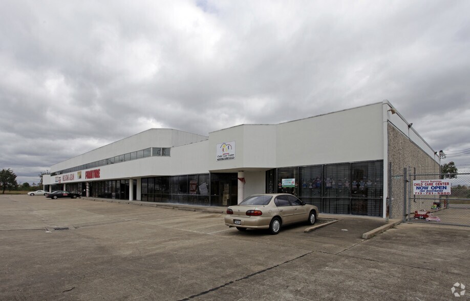 12677 Hiram Clarke Rd, Houston, TX 77045