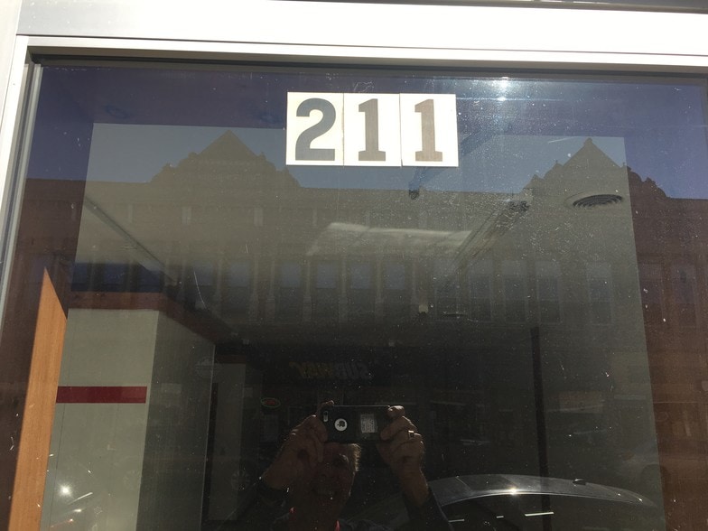 211-213 W Main St, Staunton, IL for lease - Building Photo - Image 3 of 5