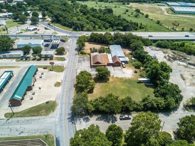 105 Country Club Rd, Cleburne, TX for sale - Building Photo - Image 1 of 1