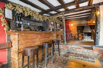 Yalding Hl, Yalding for lease Interior Photo- Image 2 of 5