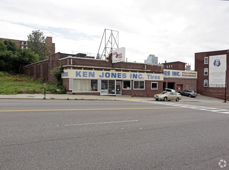 7377 Chandler St, Worcester, MA 01609