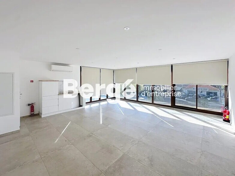 Office in Grasse for lease - Interior Photo - Image 2 of 4