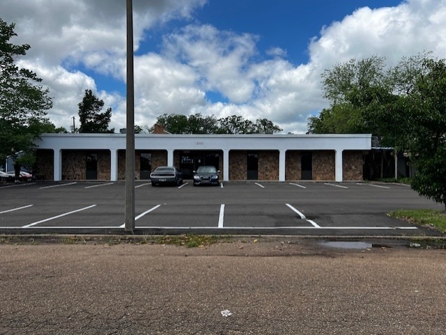 5200 Keele St, Jackson, MS for sale - Building Photo - Image 1 of 4