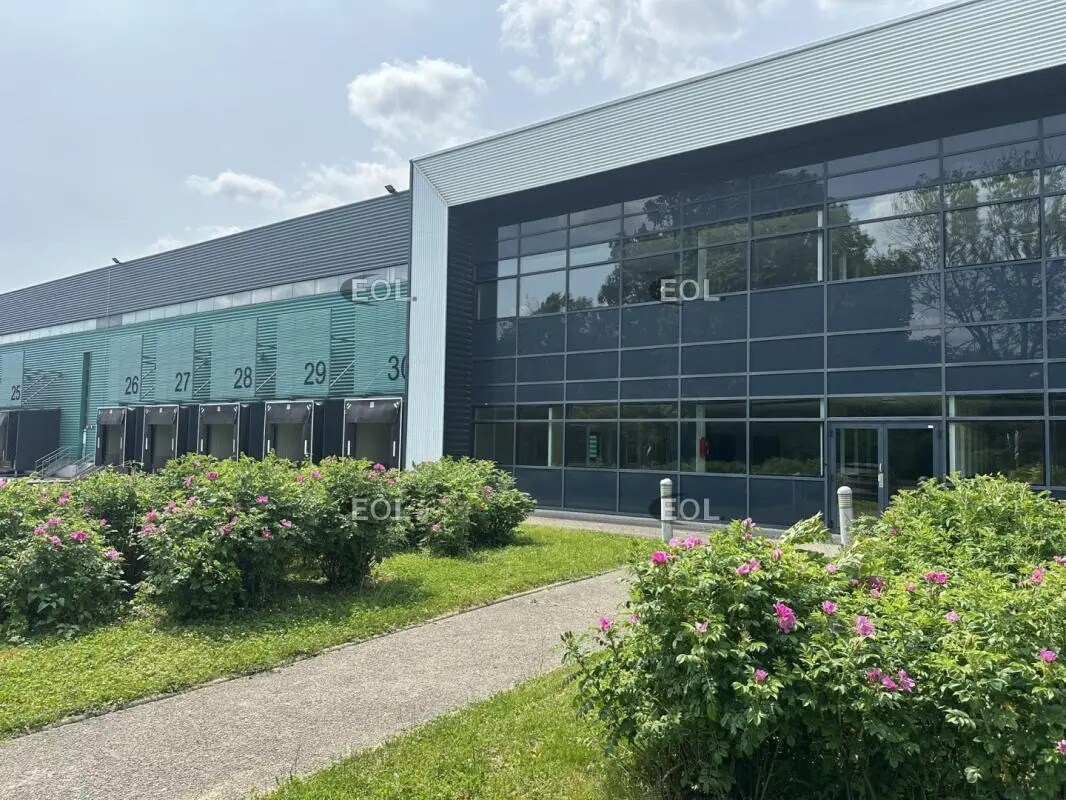 Industrial in Marly-la-Ville for lease Building Photo- Image 1 of 3