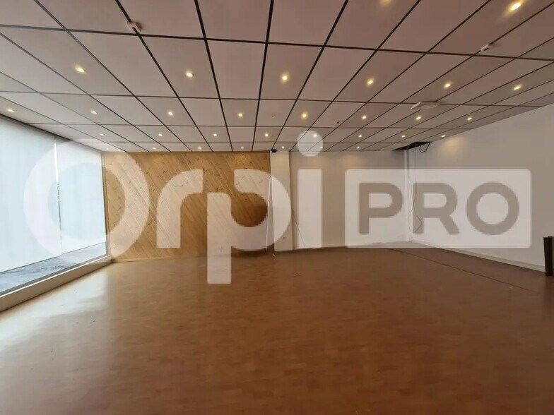 Retail in Tinqueux for lease - Interior Photo - Image 3 of 4